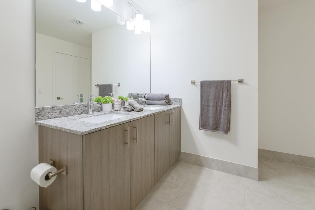 Cozy 1- 1 Bedroom Steps From Downtown Doral Park Майами Экстерьер фото