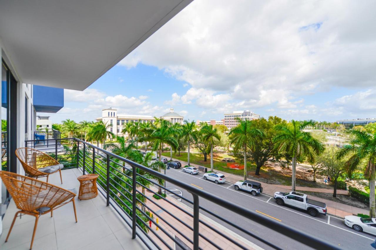 Cozy 1- 1 Bedroom Steps From Downtown Doral Park Майами Экстерьер фото